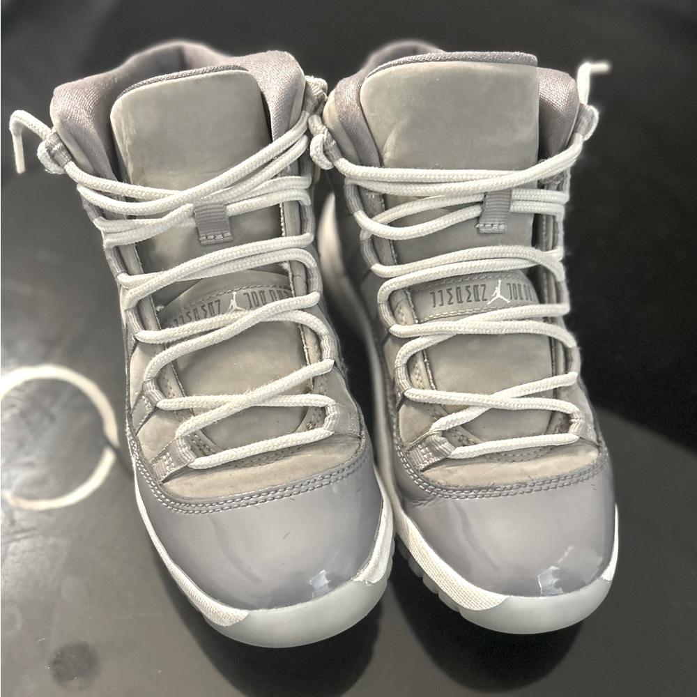 Jordan Cool Grey size 2Y